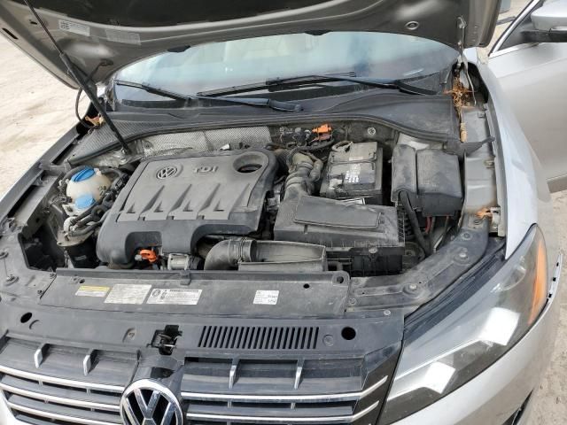 2013 Volkswagen Passat SEL