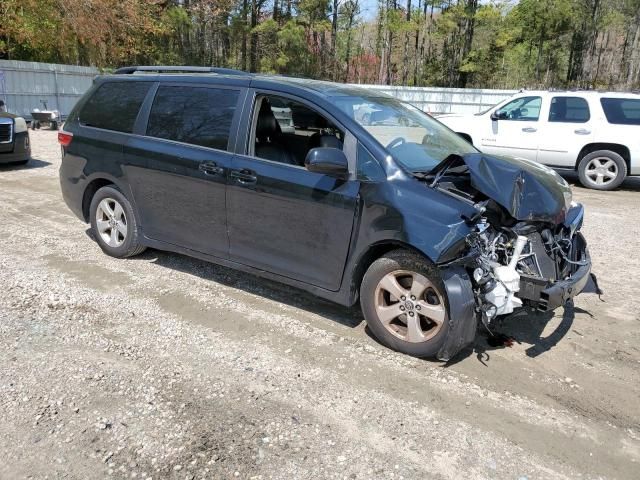 2018 Toyota Sienna LE