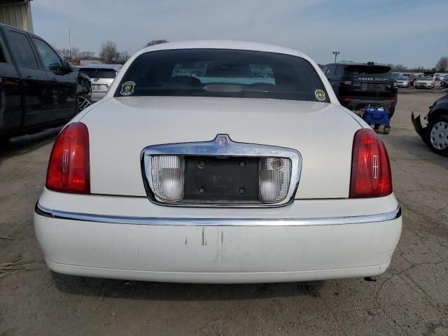 1999 Lincoln Town Car Signature