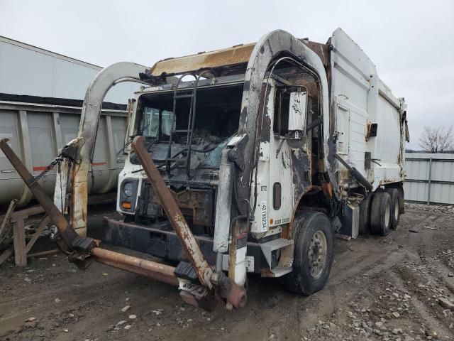 2014 Mack 600 MRU600