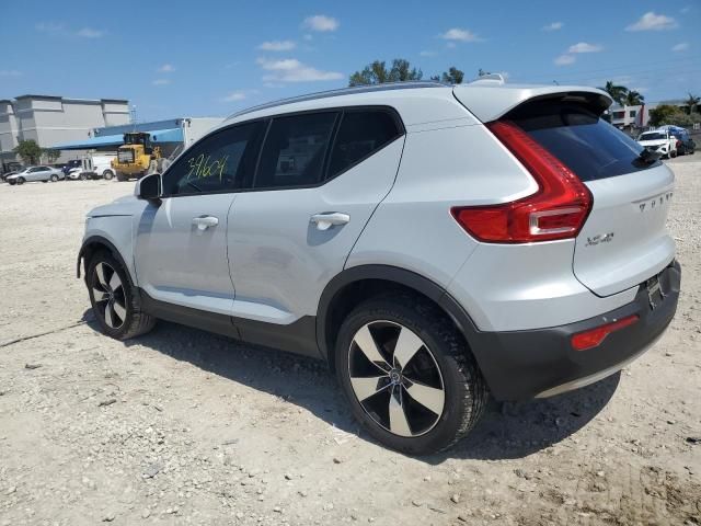 2021 Volvo XC40 T4 Momentum