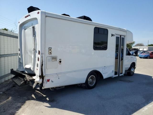 2023 Ford Econoline E450 Super Duty Cutaway Van