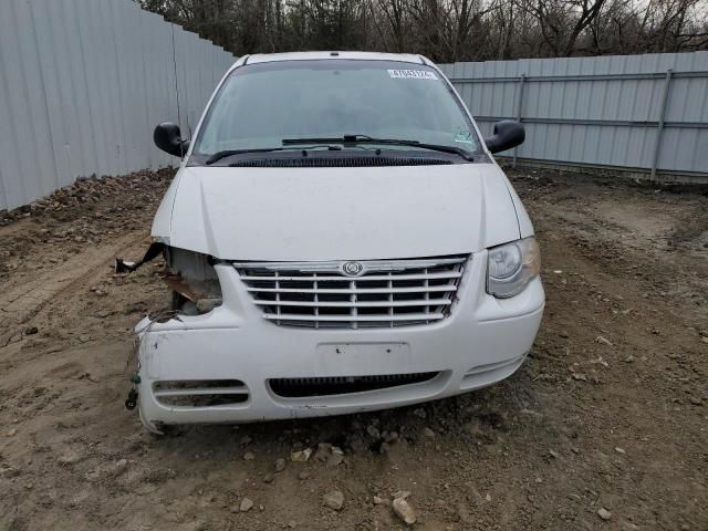 2006 Chrysler Town & Country LX