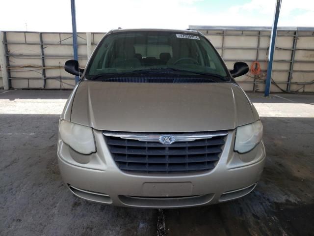 2007 Chrysler Town & Country LX