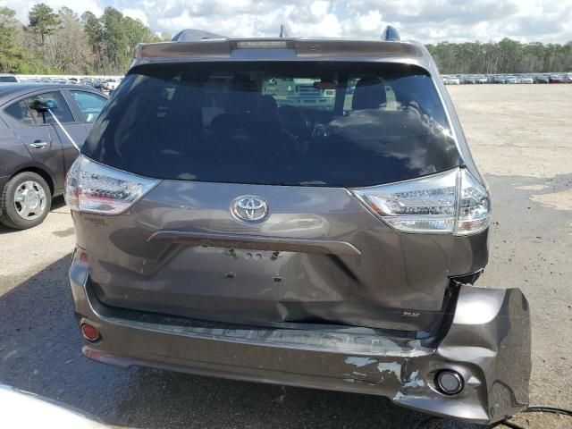 2018 Toyota Sienna SE