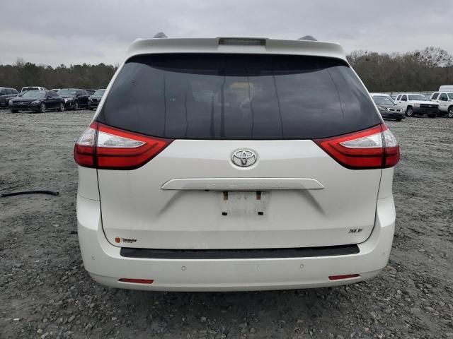 2019 Toyota Sienna XLE