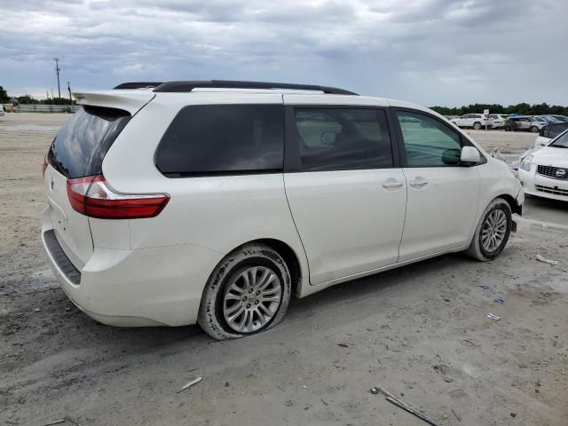 2017 Toyota Sienna XLE