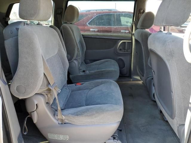 2005 Toyota Sienna CE