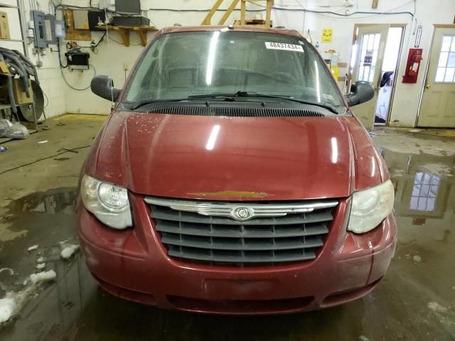 2007 Chrysler Town & Country LX