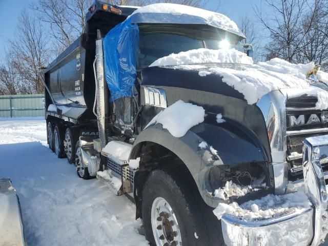 2017 Mack 700 GU700