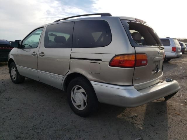 2000 Toyota Sienna LE