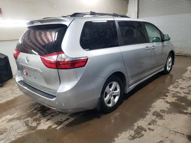 2019 Toyota Sienna LE