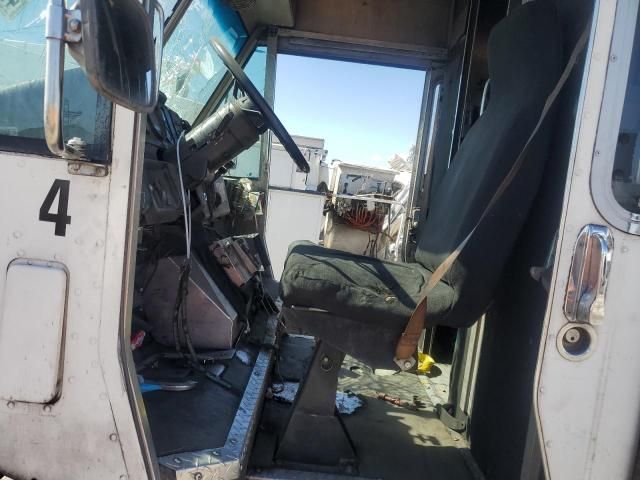 1998 Freightliner Chassis M Line WALK-IN Van