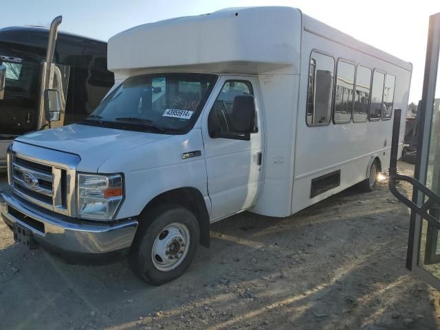 2016 Ford Econoline E450 Super Duty Cutaway Van