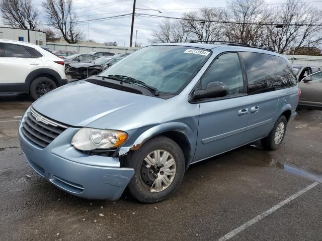 2005 Chrysler Town & Country LX