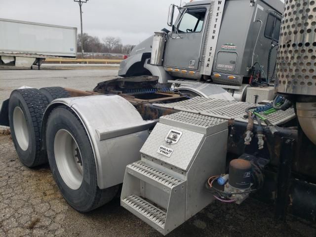 2006 Kenworth Construction T800