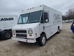 Compre camiones salvage a la venta ahora en subasta: 2001 Freightliner Chassis M Line WALK-IN Van