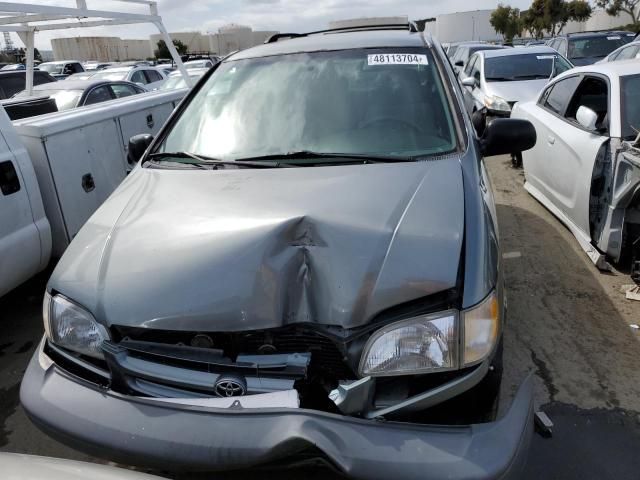 1998 Toyota Sienna LE