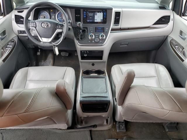 2017 Toyota Sienna XLE