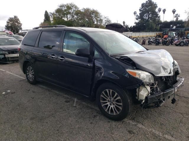 2018 Toyota Sienna XLE