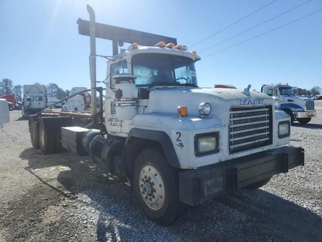 2000 Mack 600 RD600