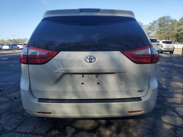 2018 Toyota Sienna XLE