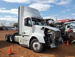 Vehiculos salvage en venta de Copart Longview, TX: 2017 Volvo VN VNL