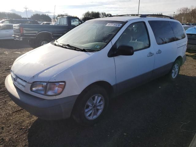 2000 Toyota Sienna LE