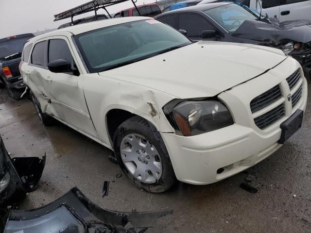 2005 Dodge Magnum SE