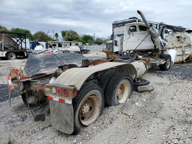 2006 Sterling Truck L 9500