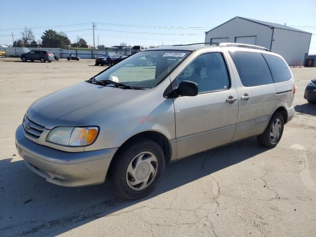 2001 Toyota Sienna LE