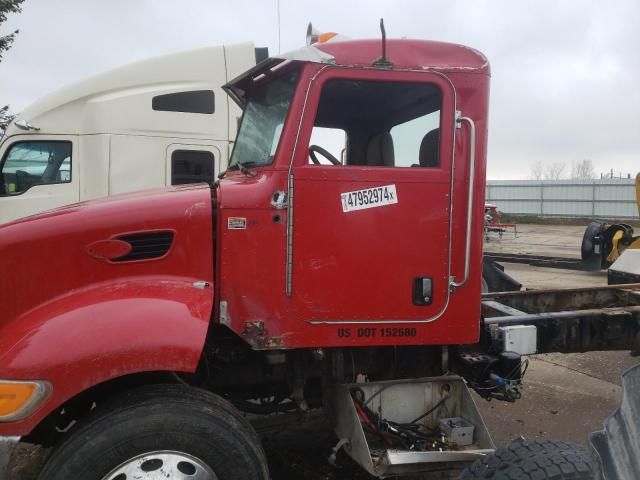 2010 Peterbilt 335