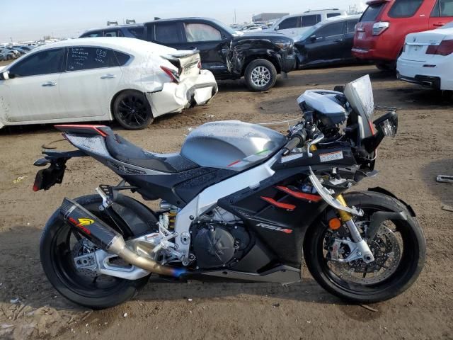 2022 Aprilia RSV4 1100