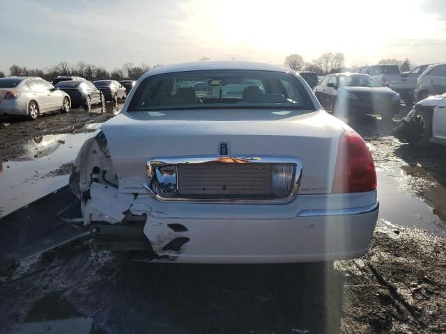 2005 Lincoln Town Car Signature Long Wheelbase