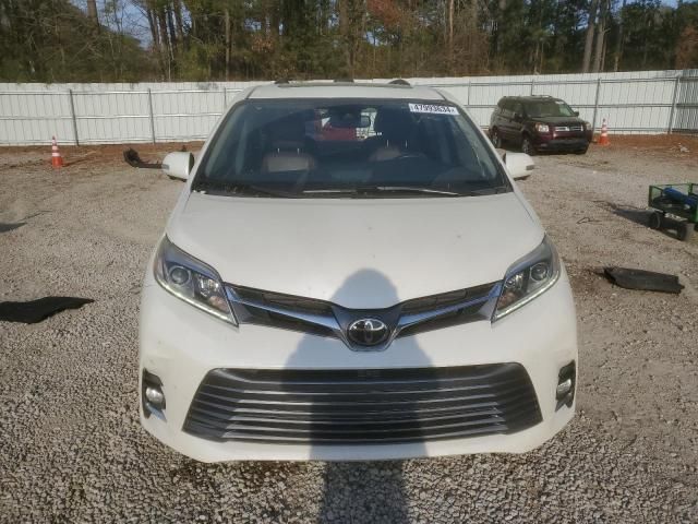 2018 Toyota Sienna XLE