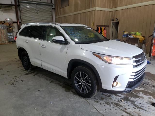 2017 Toyota Highlander SE