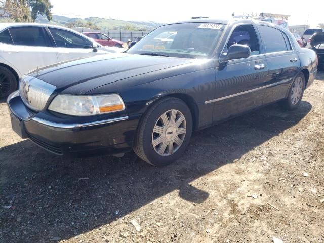 2005 Lincoln Town Car Signature Limited