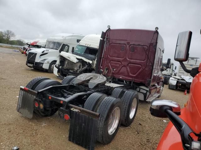 2011 Freightliner Cascadia 125