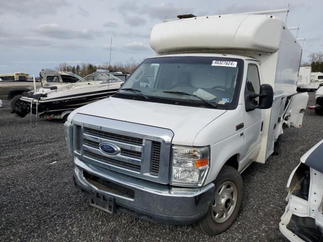 2012 Ford Econoline E350 Super Duty Cutaway Van