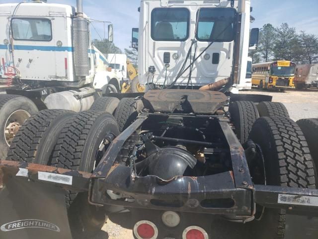 2014 Freightliner Cascadia 113