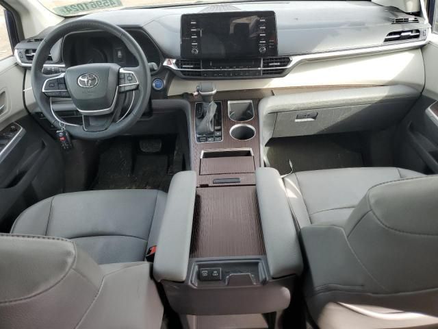 2022 Toyota Sienna XLE