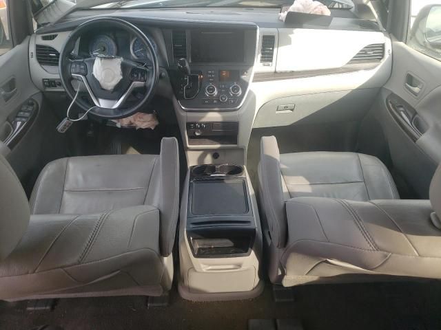 2017 Toyota Sienna XLE