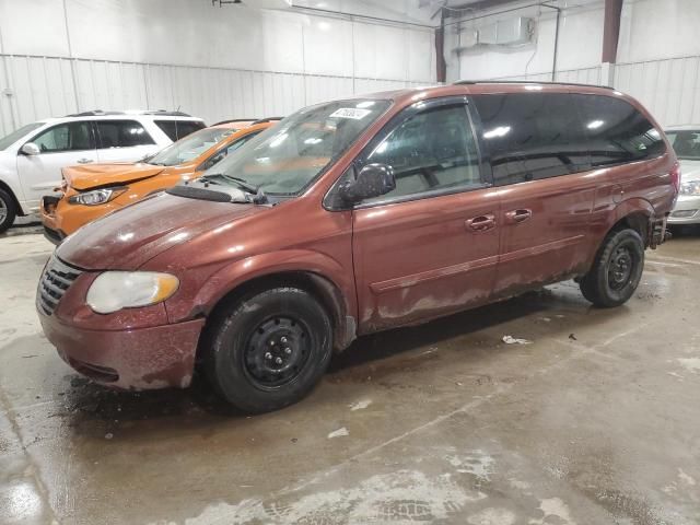 2007 Chrysler Town & Country LX