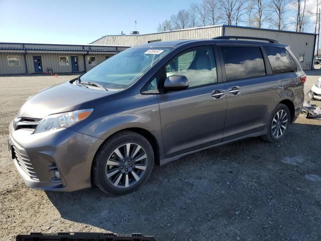 2018 Toyota Sienna XLE