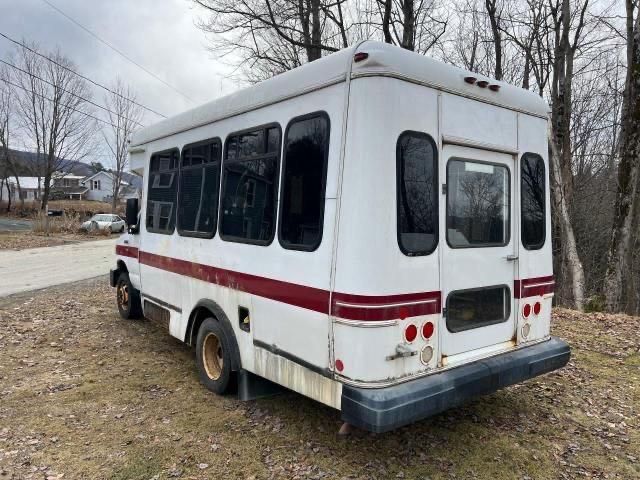 2013 Ford Econoline E350 Super Duty Cutaway Van