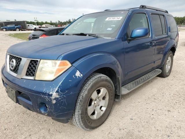 2005 Nissan Pathfinder LE