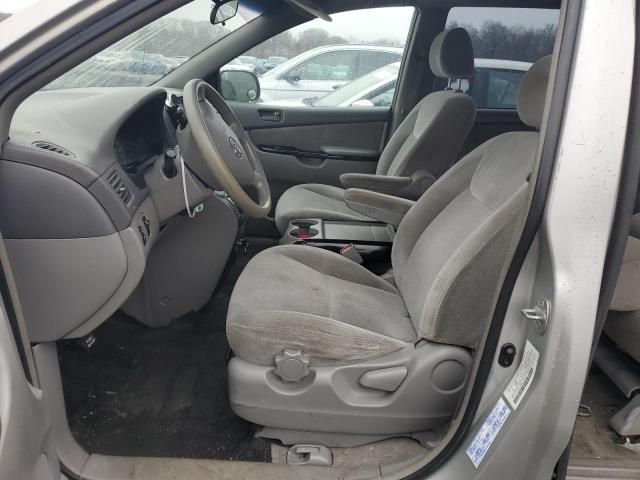 2004 Toyota Sienna CE