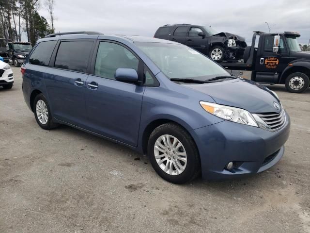 2017 Toyota Sienna XLE