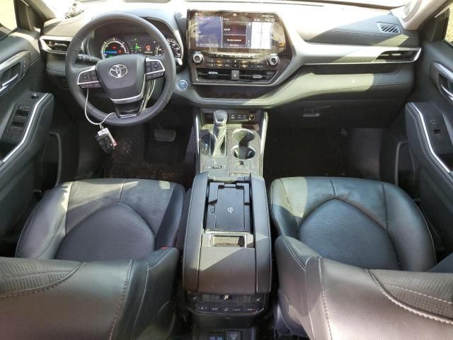 2022 Toyota Highlander Hybrid Platinum