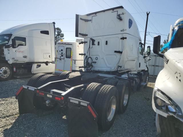 2020 Freightliner Cascadia 126